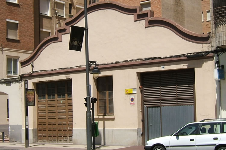 Dep�sitos ministeriales en calle Murrieta