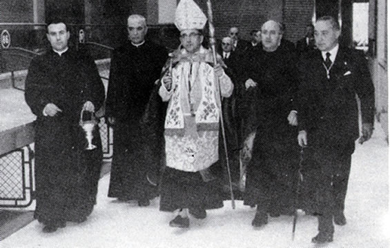 El obispo Abilio del Campo inaugura el Mercado del Corregidor
